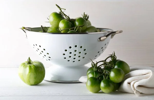 Unripe Green Tomatoes Colander Table White Wooden Kitchen Background Unripe — Stock Photo, Image