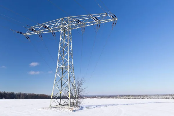 Electric Power Tower Pole Pylon Winter Snow Covered Landscape Background — Stock Photo, Image