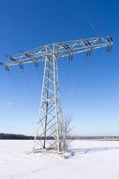 Electric Power Tower Pole Pylon Winter Snow Covered Landscape Background — Stock Photo, Image