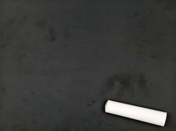 Tableau noir vide avec craie — Photo