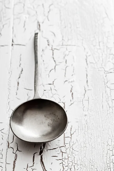Cuchara de plata vieja en la mesa —  Fotos de Stock