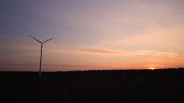 gün batımında yel değirmeni