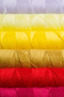 İplik dikiş biriktirir