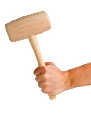 Beyaz izole woodne çekiç tutan adam