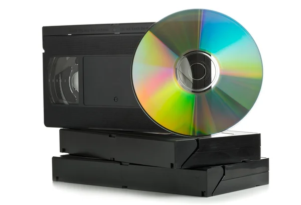 Стек аналогових відеокасет з DVD-диском — стокове фото