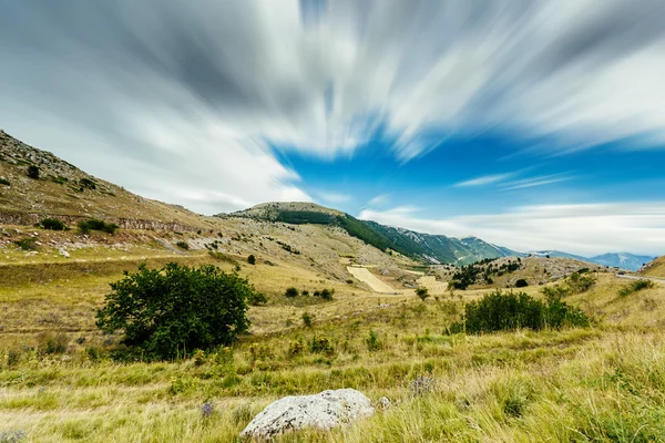 Blick von den Bergen der Abruzzen (Italien) in der Nähe des Campo Imperato — Stockfoto