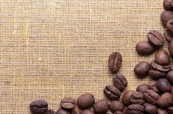 Decoración de esquina de granos de café en material de saqueo — Foto de Stock