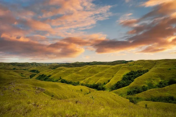 Wairinding Hill Günbatımı, Sumba Adası, Endonezya