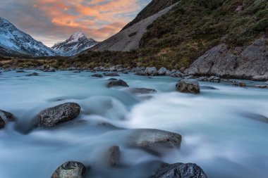 Hooker River 'dan Sunset' te Cook Dağı 'na