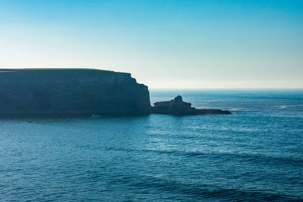 Littoral Dans Océan Avec Des Falaises — Photo