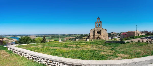 Una Panorámica Una Iglesia Piedra Pueblo Castellano España — Foto de Stock