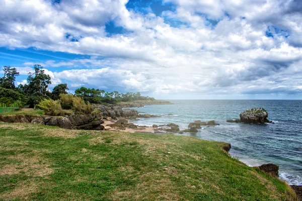 Ein Schöner Blick Auf Einen Strand Mit Felsen Der Spanischen — Stockfoto