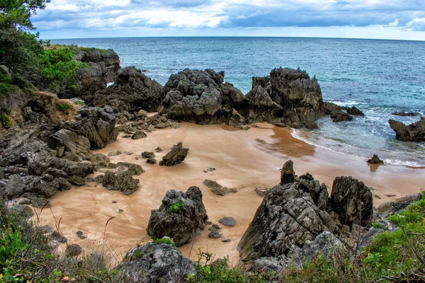 Krásný Výhled Pláž Skalami Španělském Pobřeží — Stock fotografie