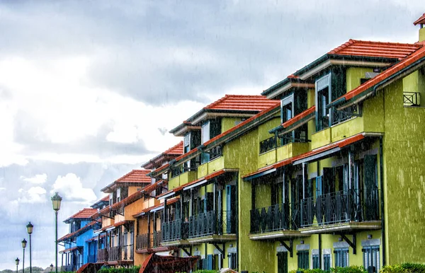 Hermoso Colorido Edificios Costa Bajo Tiempo Lluvioso Noja Cantabria España — Foto de Stock
