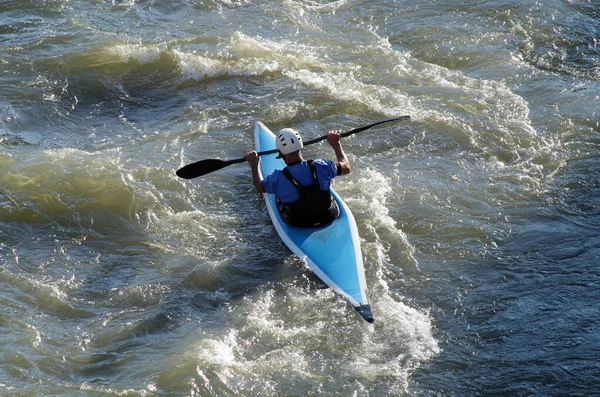 Kayaker Macho Com Capacete Visto Cima — Fotografia de Stock