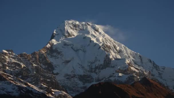 Схід сонця Time-lapse вершини Аннапурна Південна гора Гімалаїв гора Непал — стокове відео