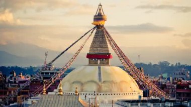 Zaman atlamalı Budist Buda stupa Kathmandu dua bayrakları ile