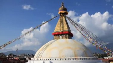 Zaman atlamalı Budist Buda stupa Kathmandu dua bayrakları ile