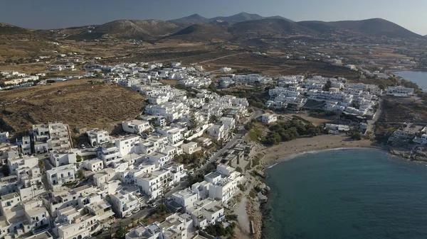 Luftaufnahme der Seebrücke mit der Insel Paros auf einem Naousa-Dorf — Stockfoto