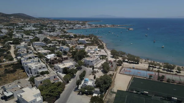 Vista aérea del muelle con la isla de Paros en un pueblo Naousa —  Fotos de Stock