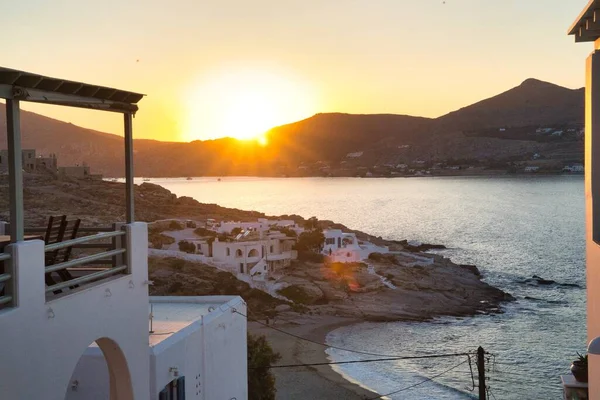 Vista del atardecer isla de Paros en un pueblo Naousa —  Fotos de Stock