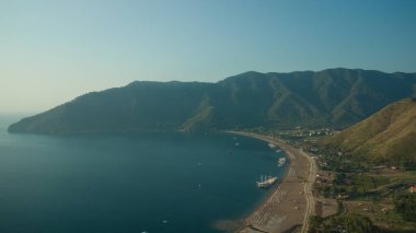 Türkiye sahilinde gündoğumu silueti