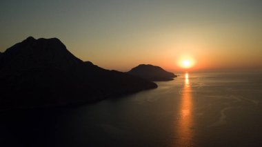 Türkiye sahilinde gündoğumu silueti