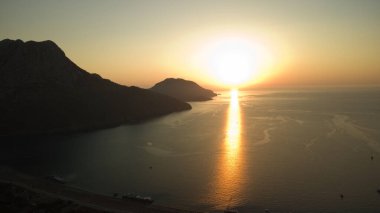 Türkiye sahilinde gündoğumu silueti