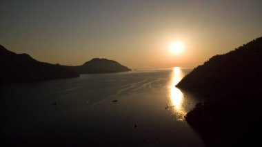 Türkiye sahilinde gündoğumu silueti