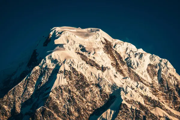 Annapurna snötäckta topp i Himalaya bergen, Nepal — Stockfoto