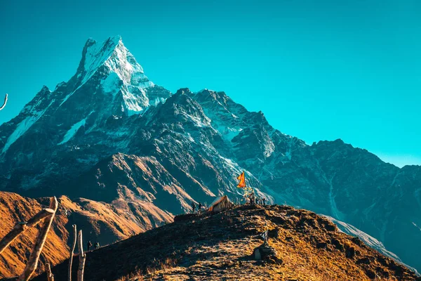 Machapuchare snötäckta topp i Himalaya bergen, Nepal — Stockfoto