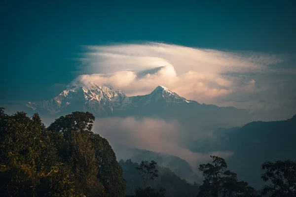 Naplemente felett Annapurna völgy Himalájn hegy közelében Machapuchare — Stock Fotó