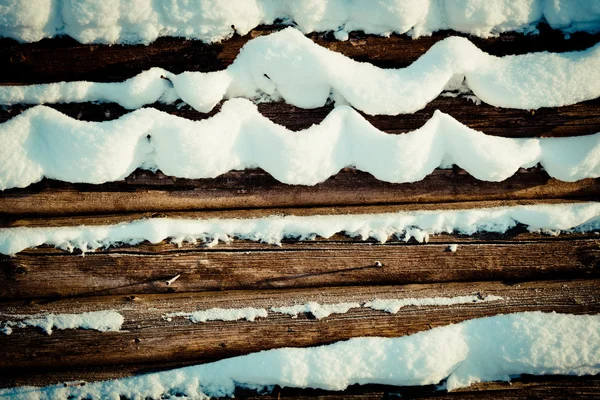 눈 덮인 나무 스택 — 스톡 사진