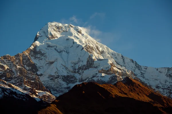 Mount Peak Annapurna Süden bei Sonnenaufgang im Himalaya — Stockfoto