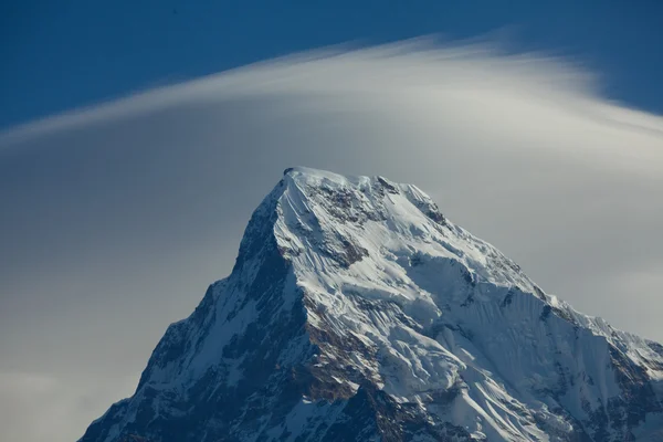 Mount piek Annapurna Zuid-bij zonsopgang In Himalaya — Stockfoto