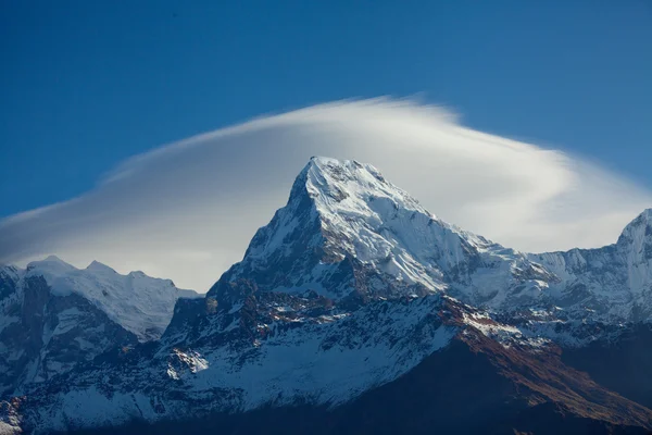 Dağ tepe gündoğumu Himalayalar, Annapurna Güney içinde