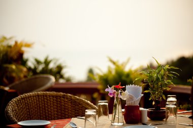 Ziyafet Tablo ayarı ile çiçek bahçe veranda Restoran