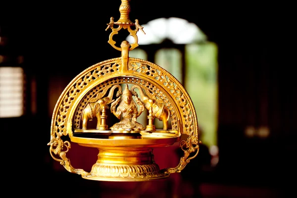 Altın Hint tanrıçası ve iki fil heykel