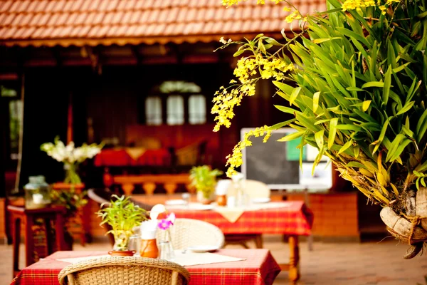 Ziyafet Tablo ayarı ile çiçek bahçe veranda Restoran