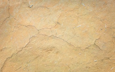 yok edilen sıva ile eski duvar 