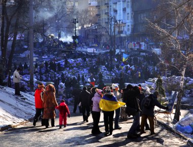 (Kiev) Kiev, Ukrayna - ö. 2 Şubat 2014: devrimci barikatlar ın Kiev
