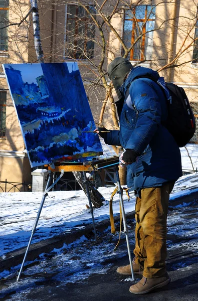 Kiev (Kiev), Oekraïne - 2 februari 2014: Kunstenaar portretteert revolutionaire straten van Kiev — Stockfoto