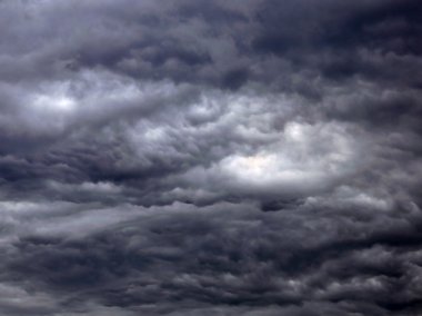Gökyüzü gri thunderclouds ile