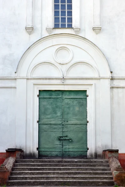 Dveře v budově pravoslavné církve — Stock fotografie