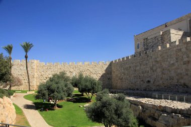İsrail, Kudüs 'ün avlusu ve duvarları