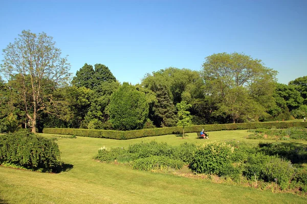 Prato Giardino Con Aiuole Burlington — Foto Stock