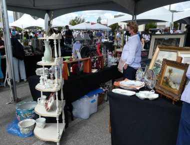 Toronto, Kanada 'daki Centerpoint Plaza' daki antika pazarı, 05 Eylül 2021