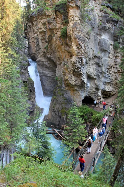 Wasserfall im Canyon — Stockfoto