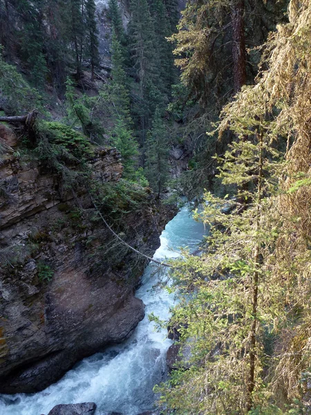 Wasserfall im Canyon — Stockfoto