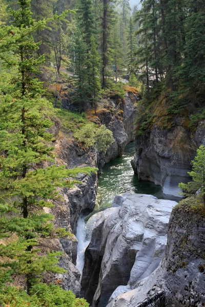 Waterval in canyon — Stockfoto